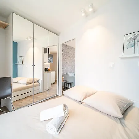 Le Lumiere T2- Metro B Oullins-lyon Centre Apartment